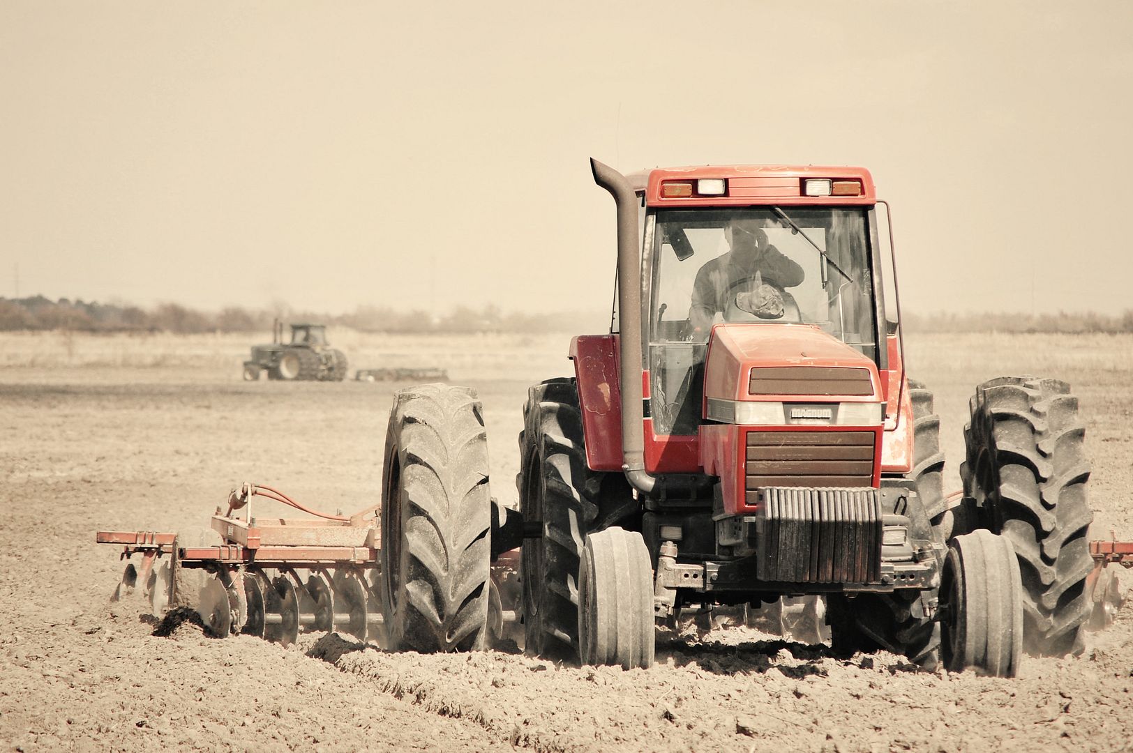 Cell phone free tractors - Newlyweds